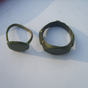 2 перстня 1й - ближе к 18 в. 2й - 14-15 вв