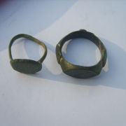 2 перстня 1й - ближе к 18 в.  2й - 14-15 вв.