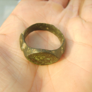 2 перстня 1й - ближе к 18 в.  2й - 14-15 вв.