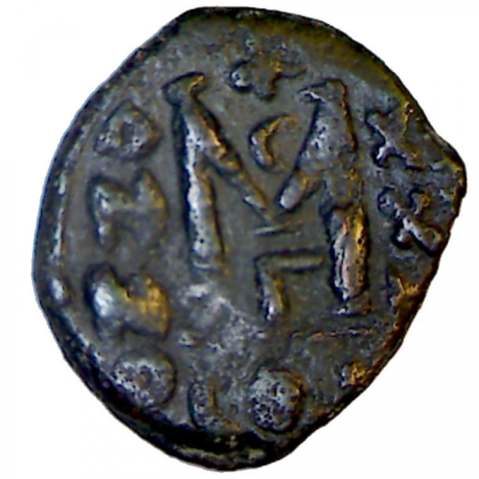 Бронзовая монета византии 4 буквы. Византийские монеты.